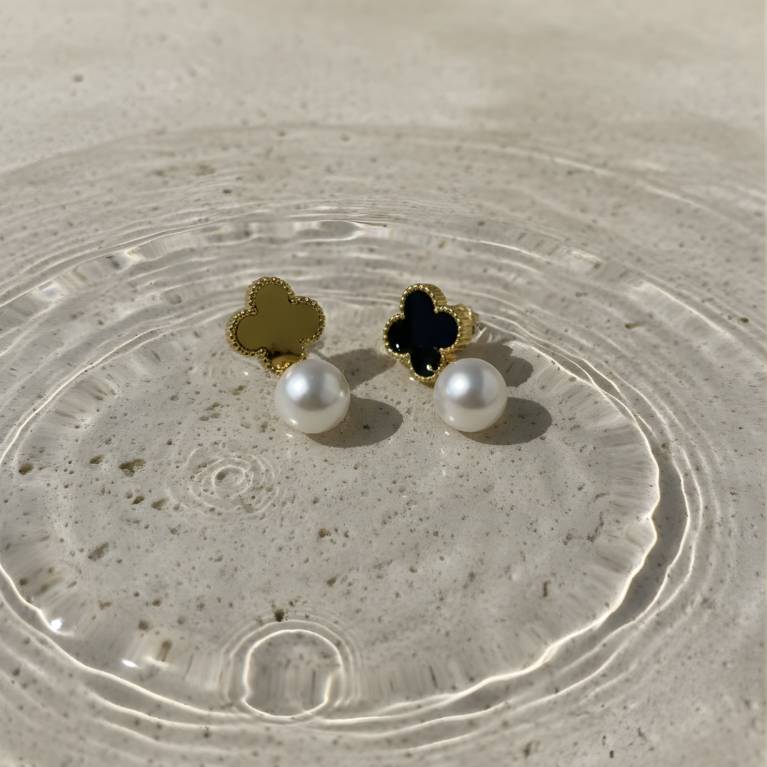 Lumière Clover Pearl Earrings