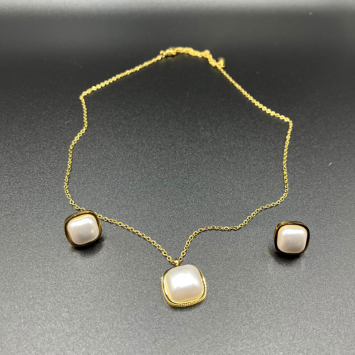 HaloWing Gold Locket Set