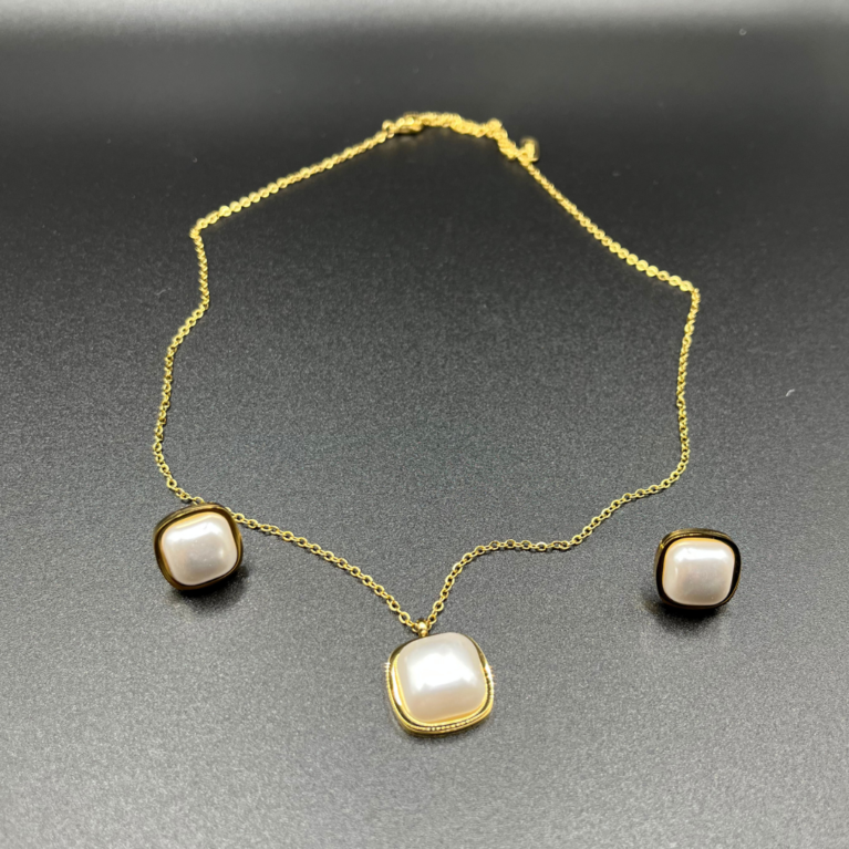 HaloWing Gold Locket Set