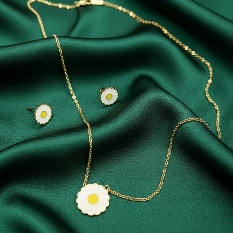 DaisyGlow Gold Pendant Set